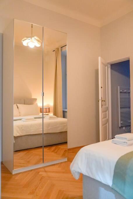 וינה Boutique Suite Near Museum District מראה חיצוני תמונה