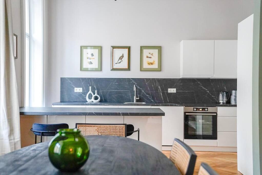 וינה Boutique Suite Near Museum District מראה חיצוני תמונה