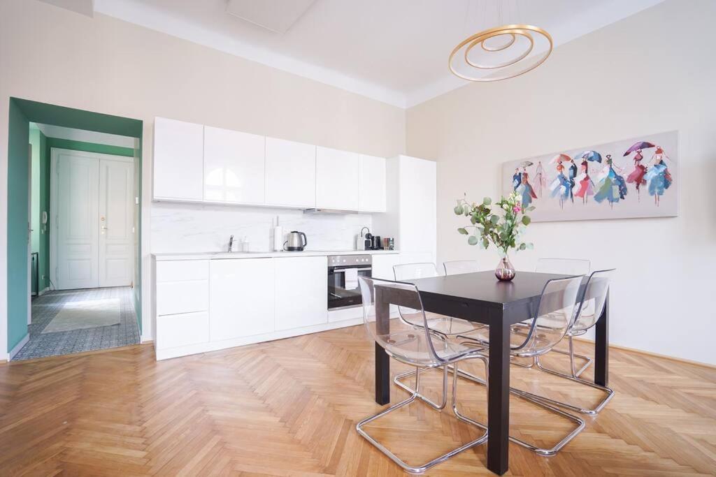 וינה Boutique Suite Near Museum District מראה חיצוני תמונה