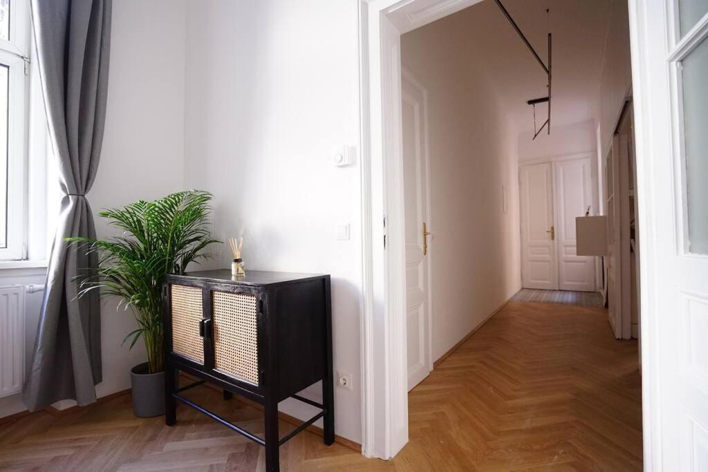 וינה Boutique Suite Near Museum District מראה חיצוני תמונה