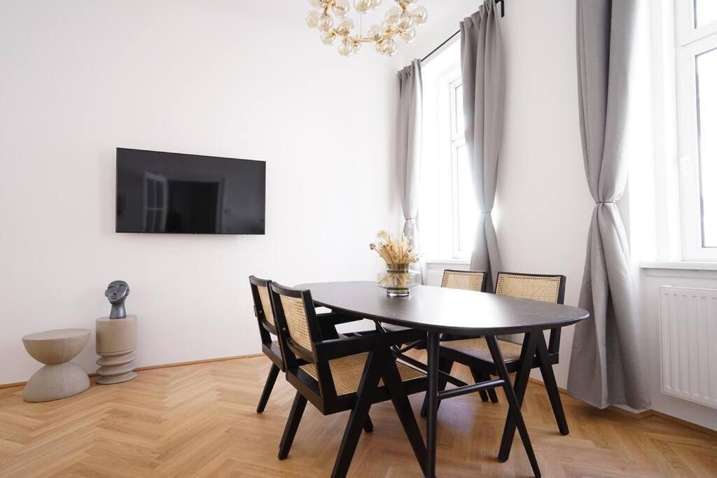 וינה Boutique Suite Near Museum District מראה חיצוני תמונה